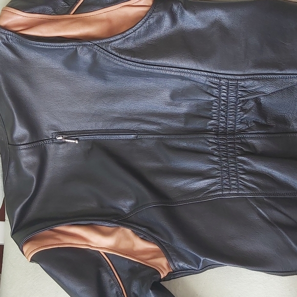 Leather jacket - Picture 4 of 11